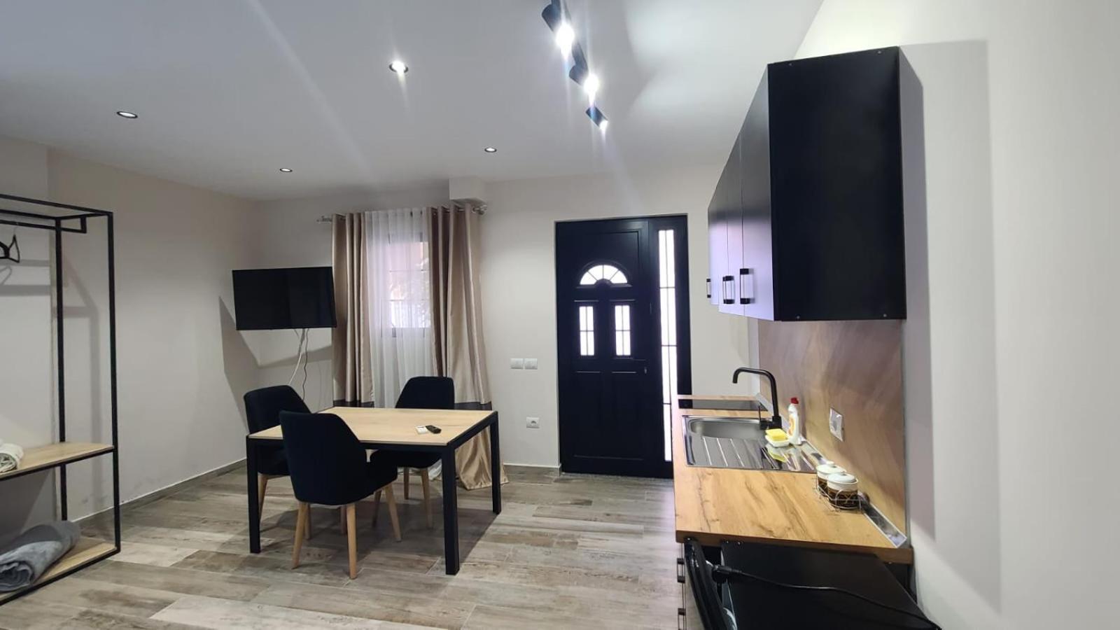 Guest House Tian & Hojz Dıraç Dış mekan fotoğraf