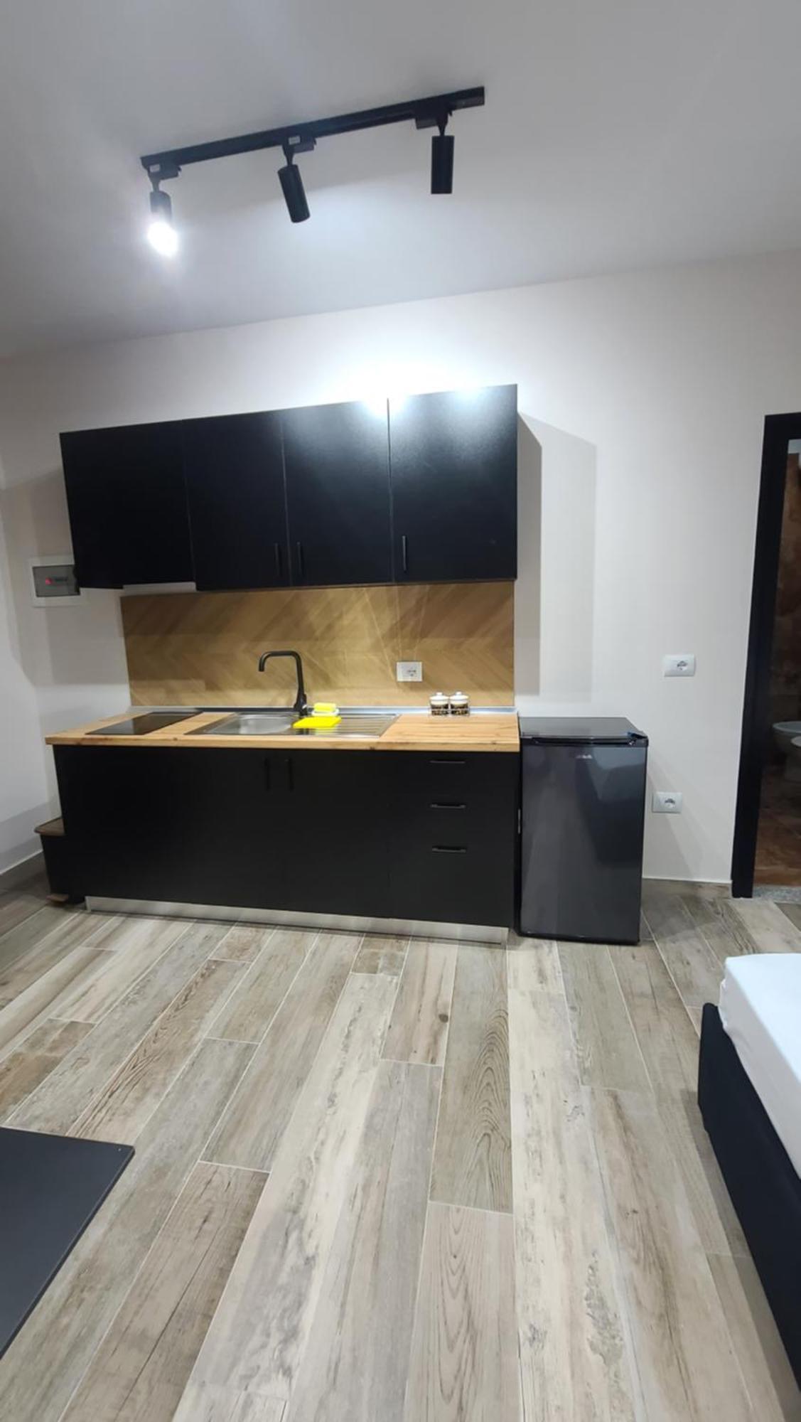 Guest House Tian & Hojz Dıraç Dış mekan fotoğraf